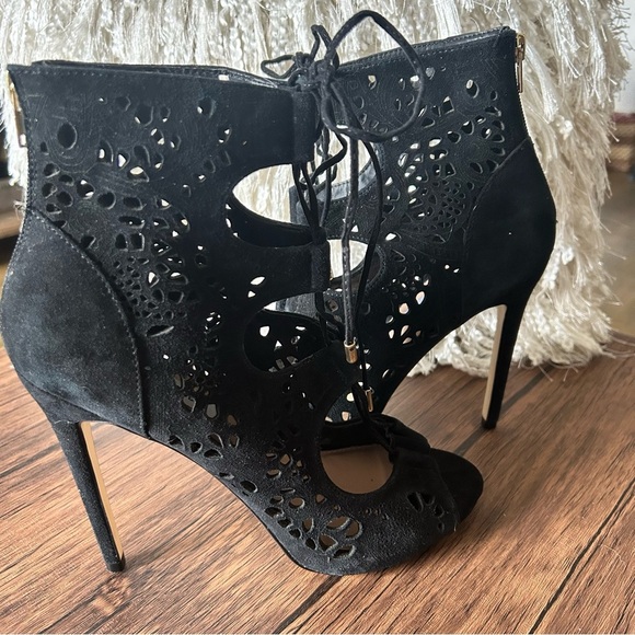 Steve Madden Black Lace-Up Gladiator Style Heels - Picture 6 of 10